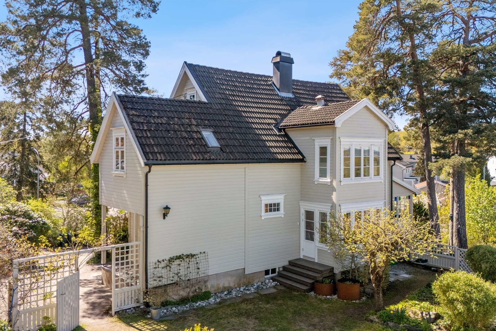 Eiendommen fremstår velholdt, og har et herskapelig preg over seg. Galleribilde