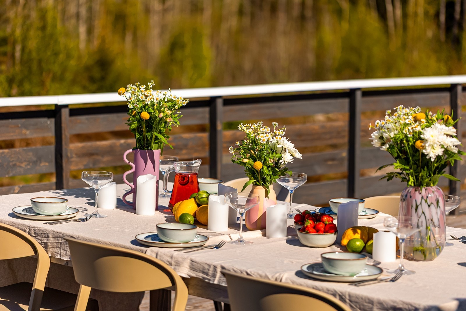 Detaljer fra en sommerdag på terrassen. Galleribilde