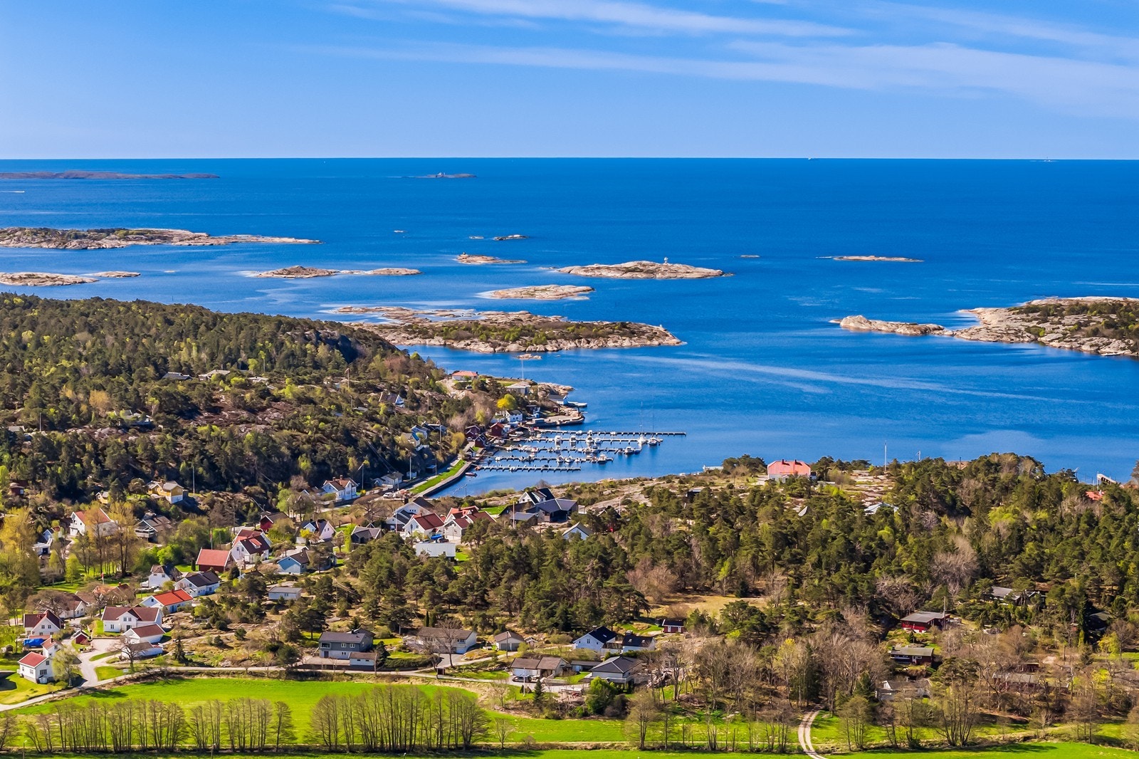 Slevik Båtforening har en sjarmerende småbåthavn med enkel tilgang til skjærgården. Galleribilde