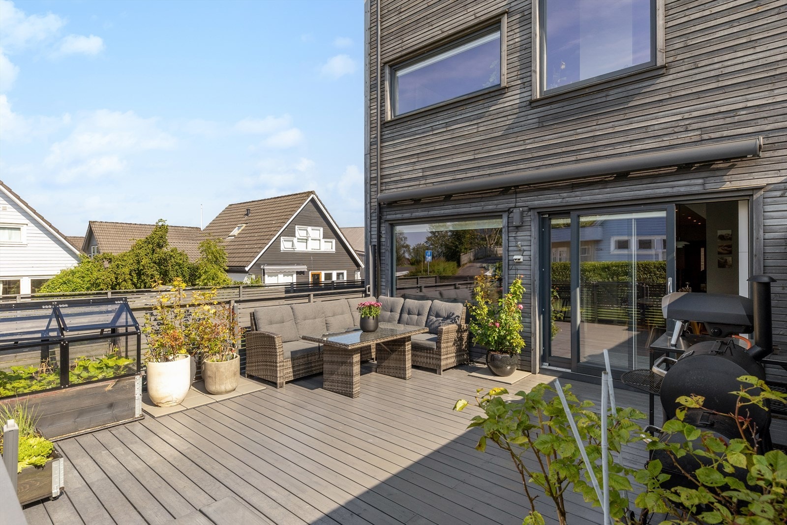 Her er det god plass til utemøbler, grill og plantekasser. Galleribilde