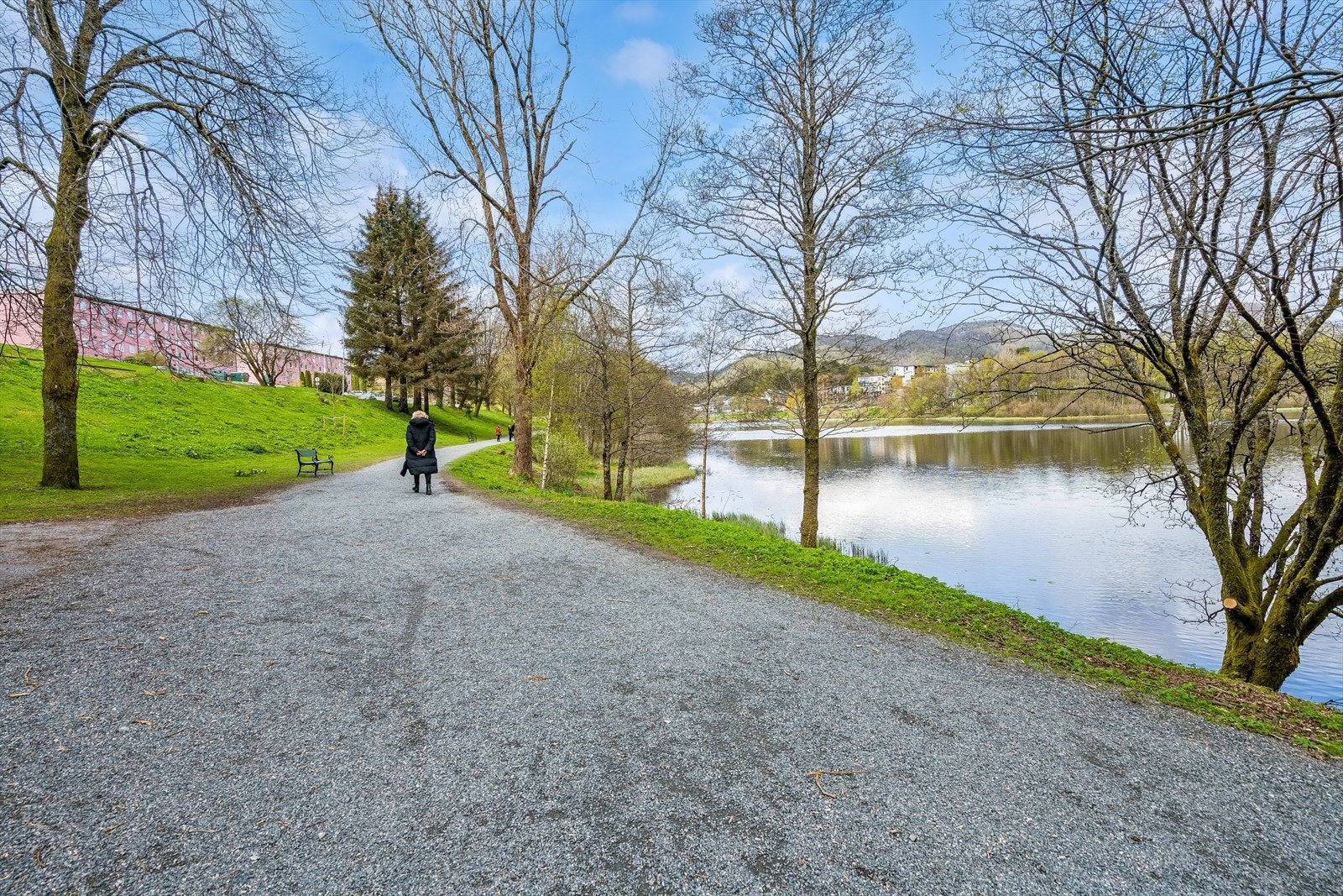 Området byr på gode turmuligheter, med gangstier og nærhet til skog og mark. Galleribilde