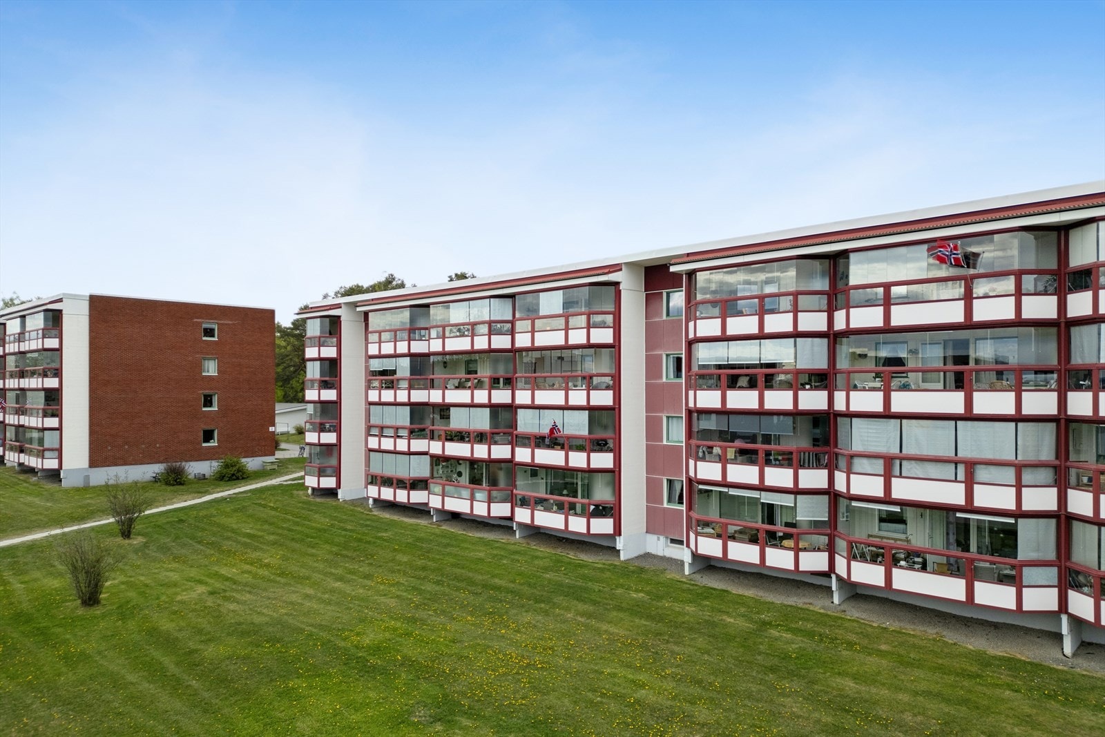 Leiligheten ligger i et rolig og attraktivt boligområde på Hamar vest. Galleribilde
