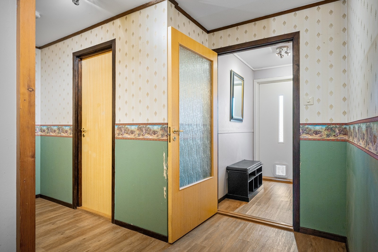 Fra gangen i underetasjen er det tilgang til etasjens øvrige rom. Galleribilde