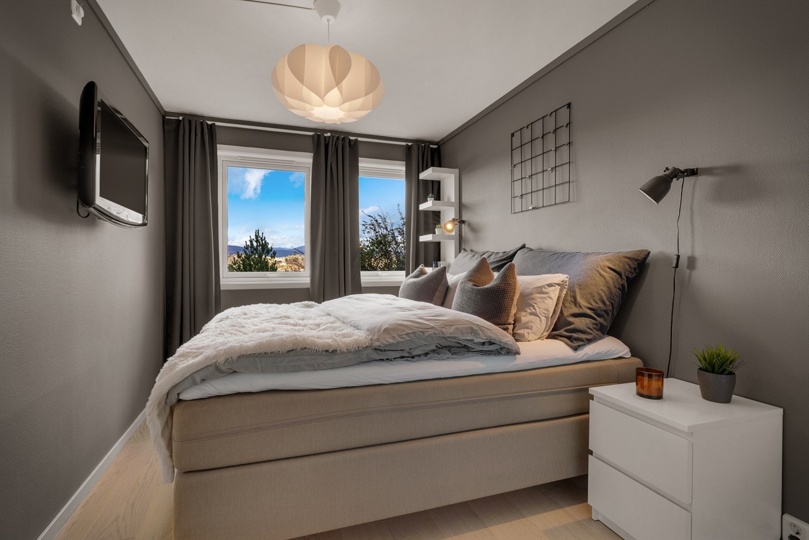 Soverommet måler 8,7 m² og har plass til seng og garderobe. Galleribilde