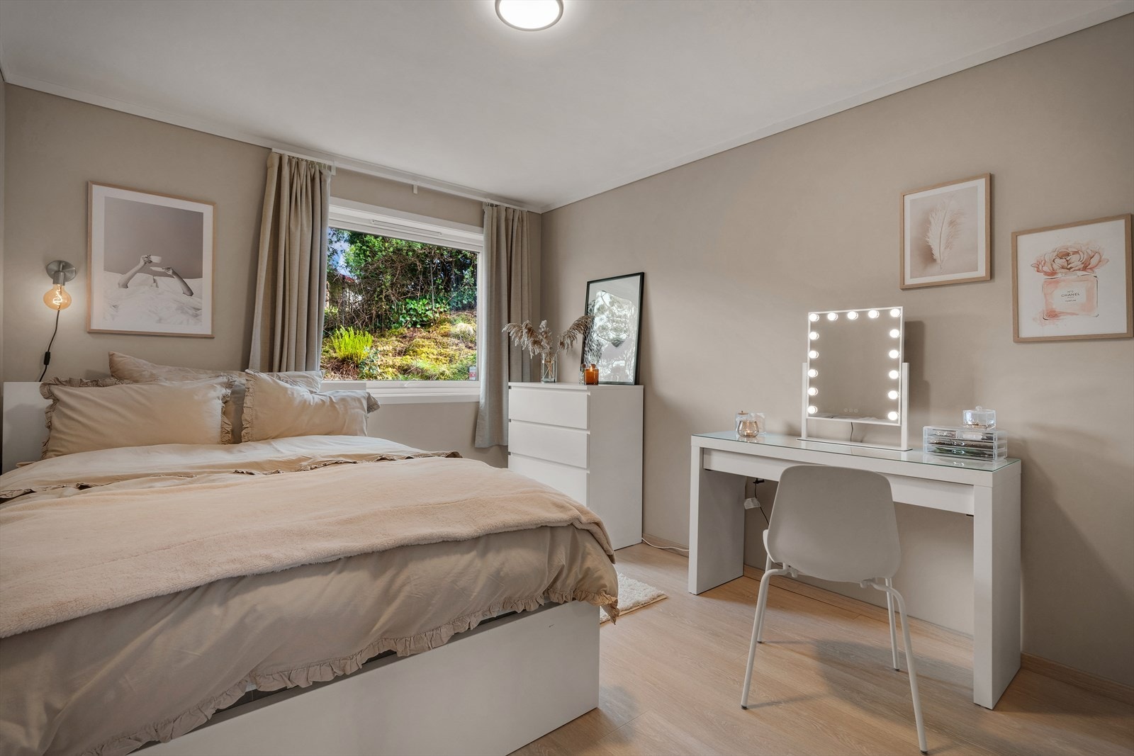 Soverommene har funksjonelle størrelser på 11,5 m², 11,5 m² og 10,6 m². Galleribilde