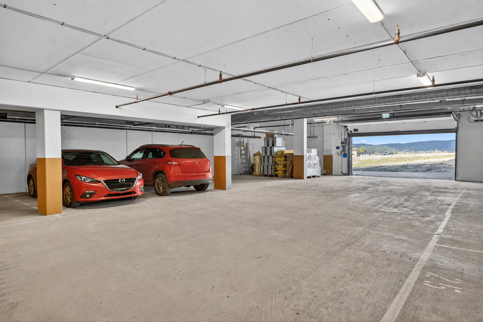 Det medfølger parkeringsplass nr. 5 i garasjeanlegget. Galleribilde