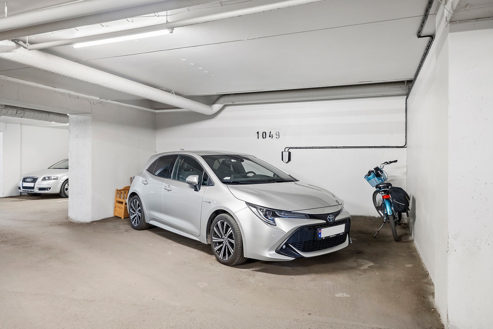 Egen plass til bilen en etg. ned Galleribilde