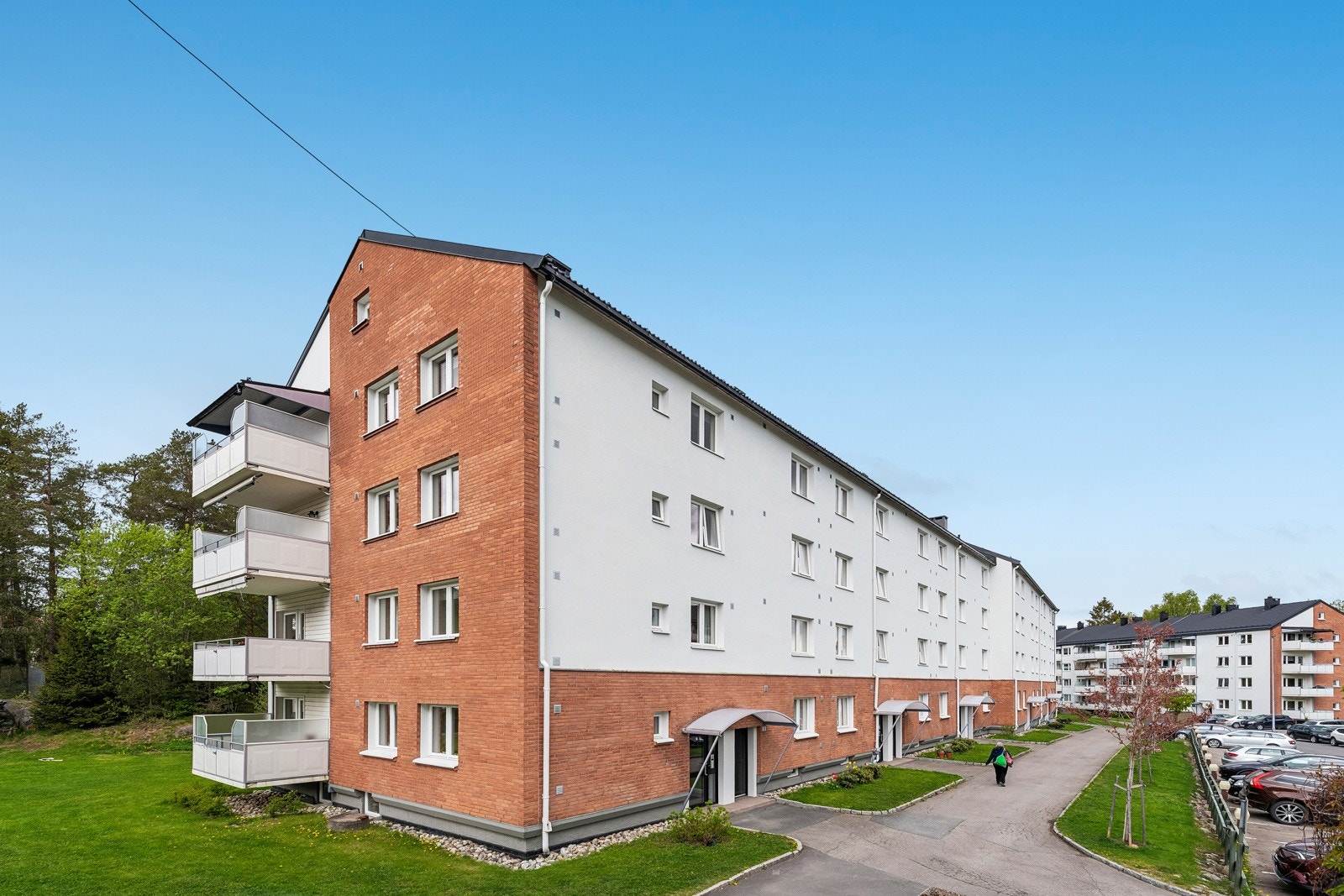Blokken ligger fint og skjermet til i rolig boligområde. Galleribilde