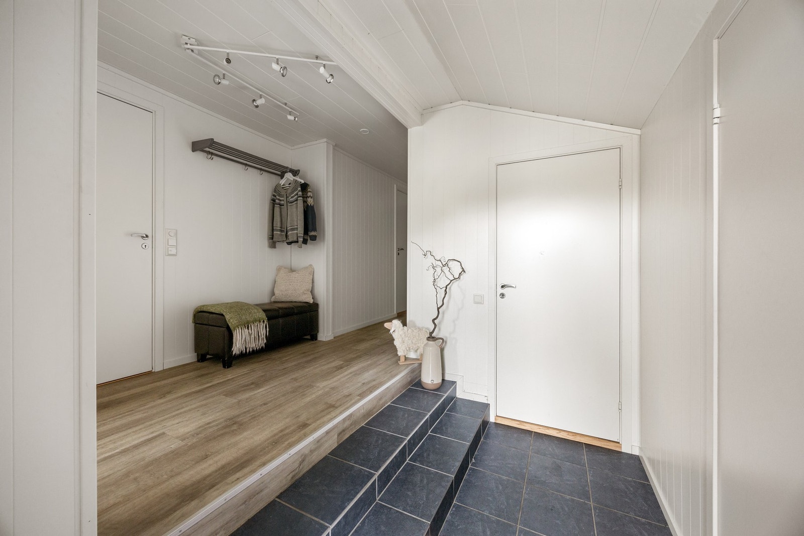 Entré - ca 4 kvm. Galleribilde