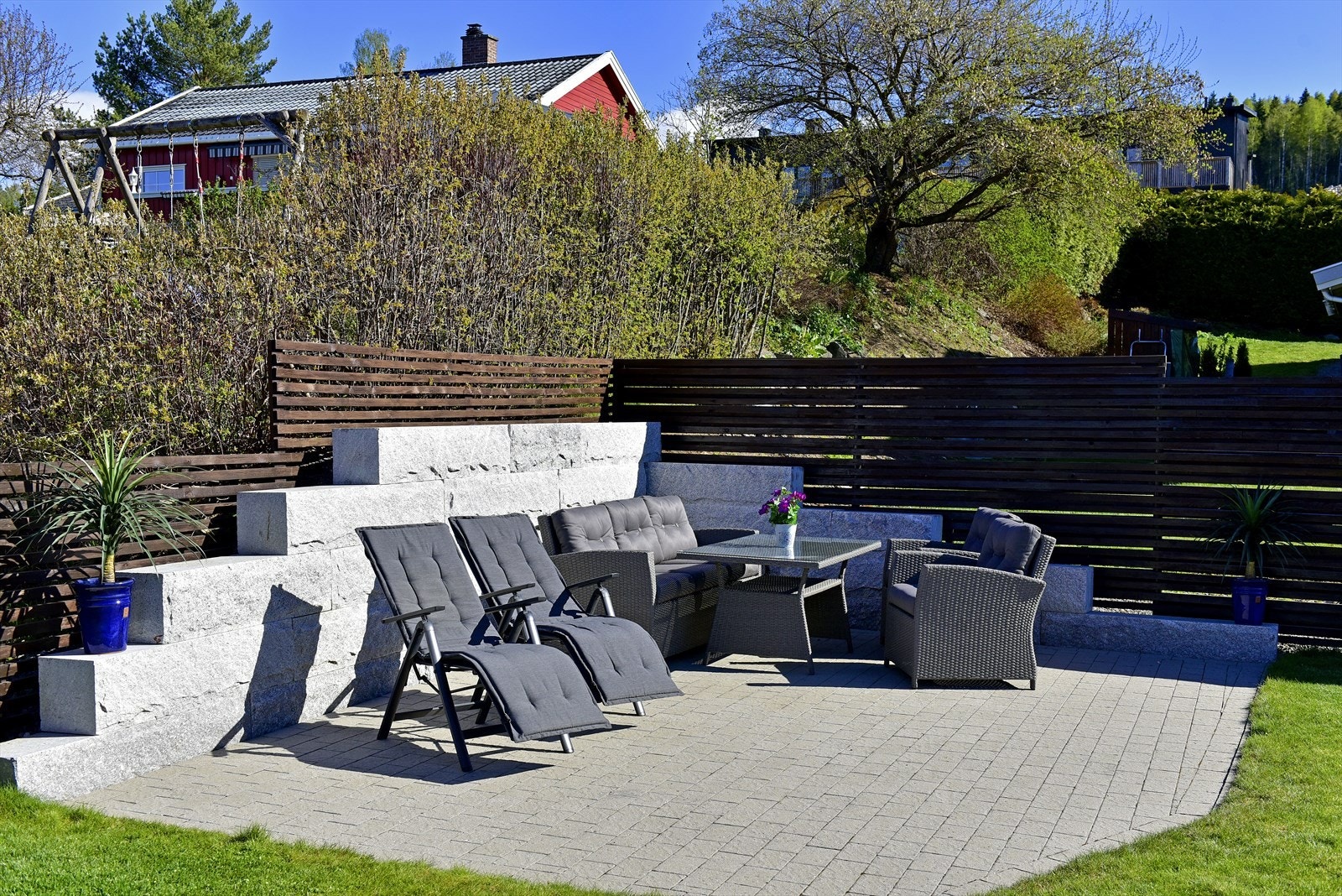 Uteområdet er pent opparbeidet. Galleribilde