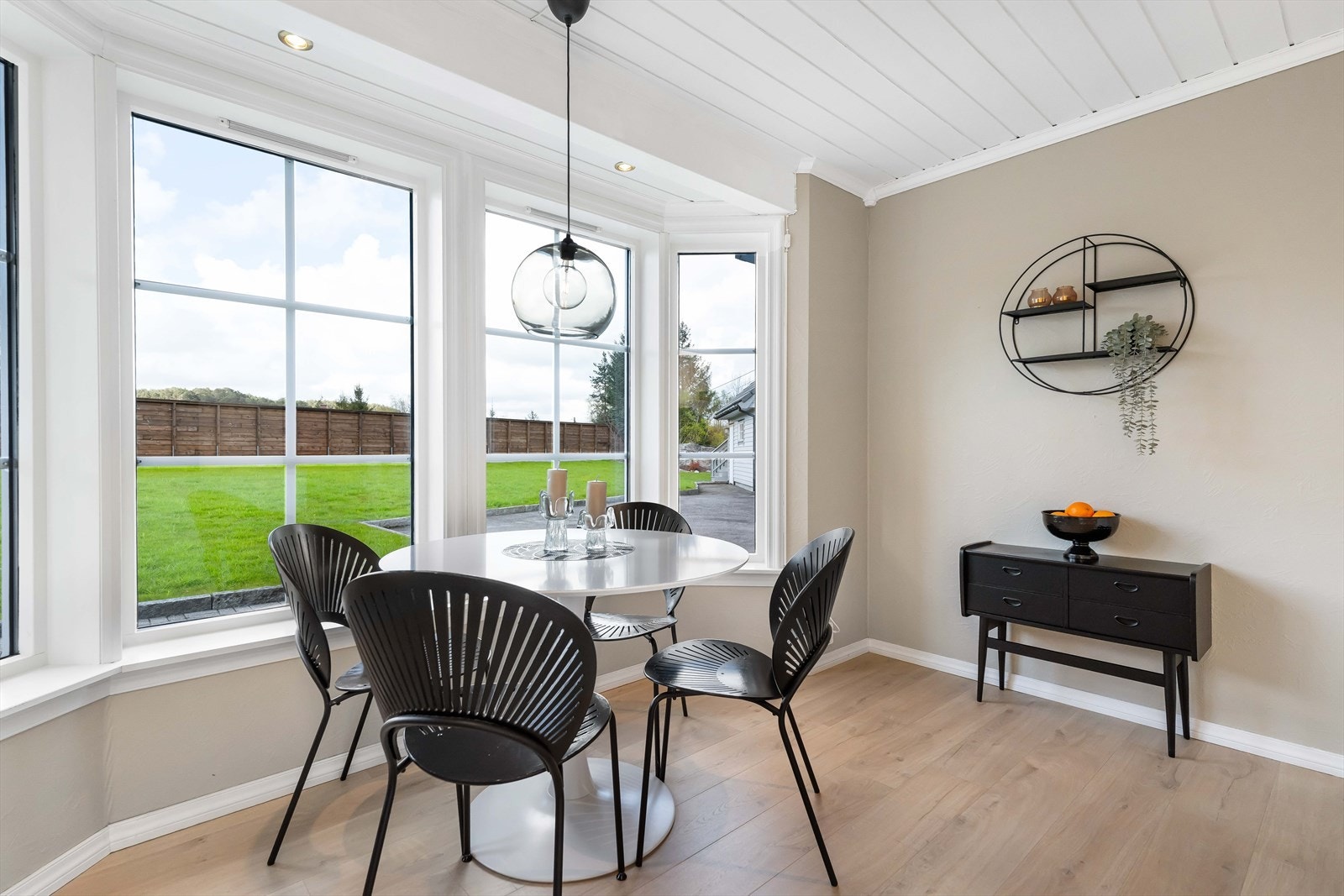 Spiseplassen på kjøkkenet. Galleribilde