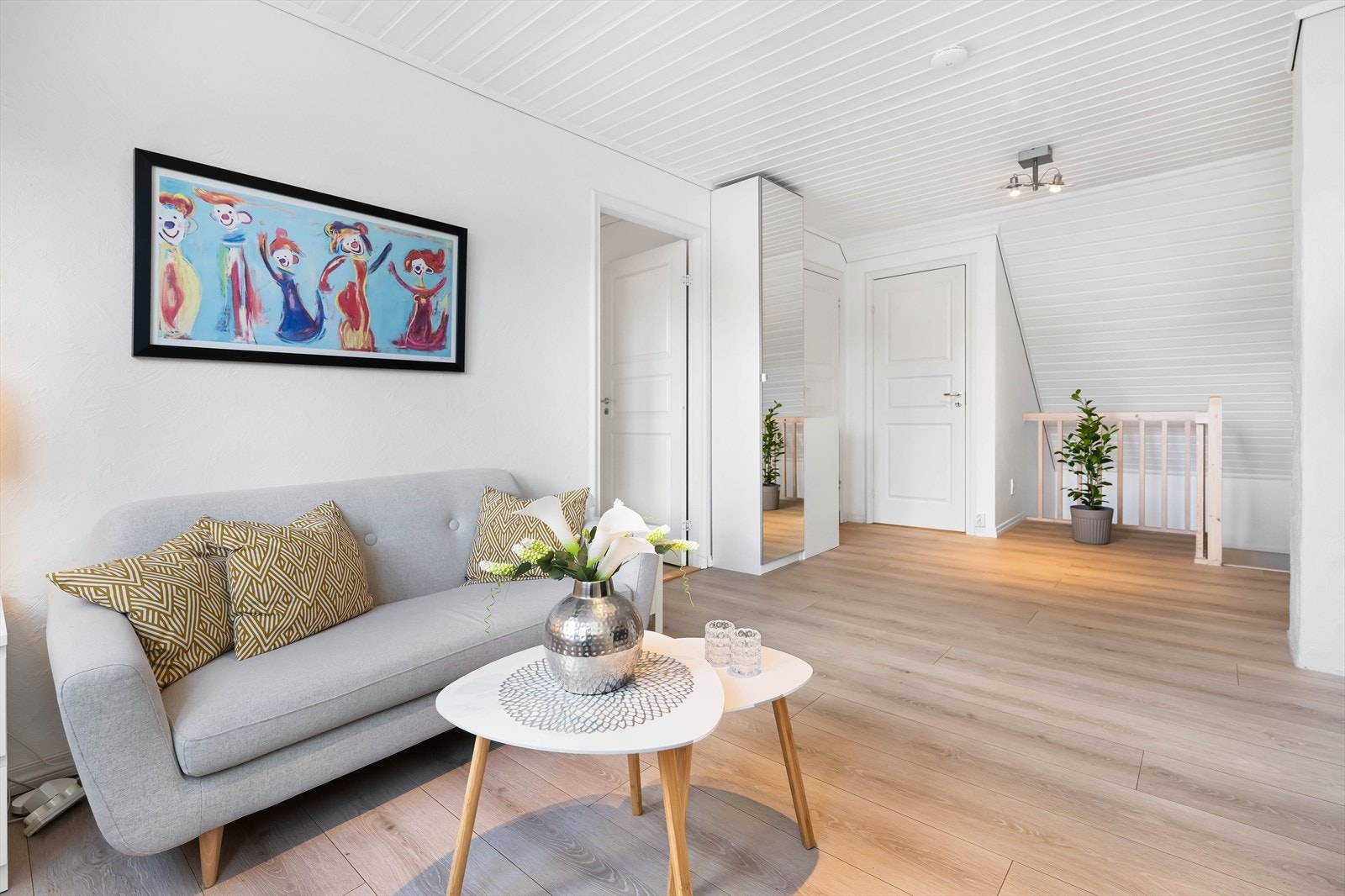 Noen tilsvarende hus har delt av rommet og benyttet det som et ekstra soverom. Galleribilde
