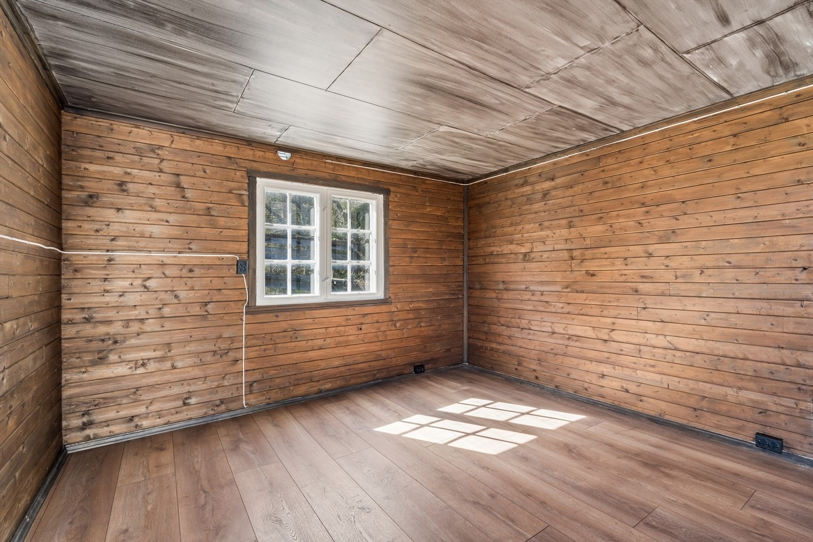 I huset er det ett rom. Galleribilde
