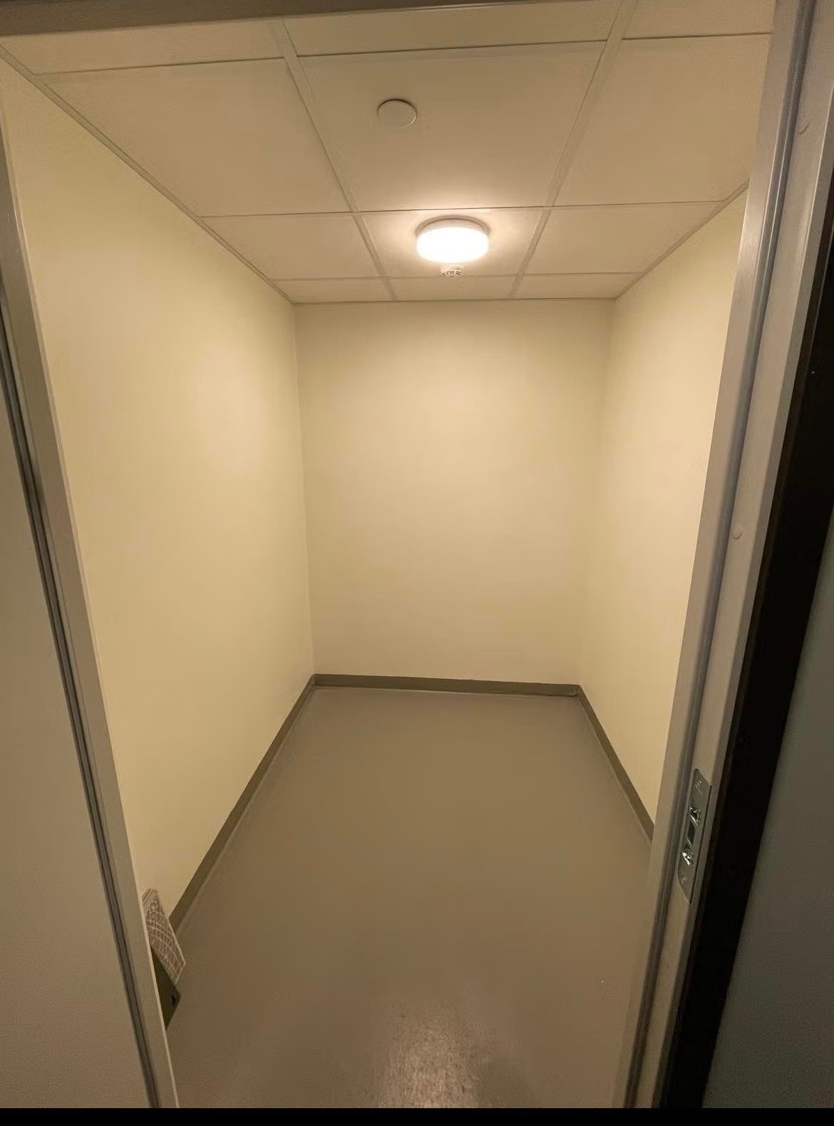 Leiligheten disponerer en praktisk ekstern bod i samme plan, med gode oppbevaringsmuligheter og enkel adkomst. Galleribilde