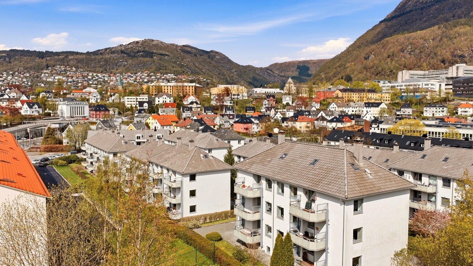 Borettslaget består totalt av 72 andelsleiligheter i lavblokker. Det er ikke forkjøpsrett i laget. Vestbo er forretningsfører. Galleribilde