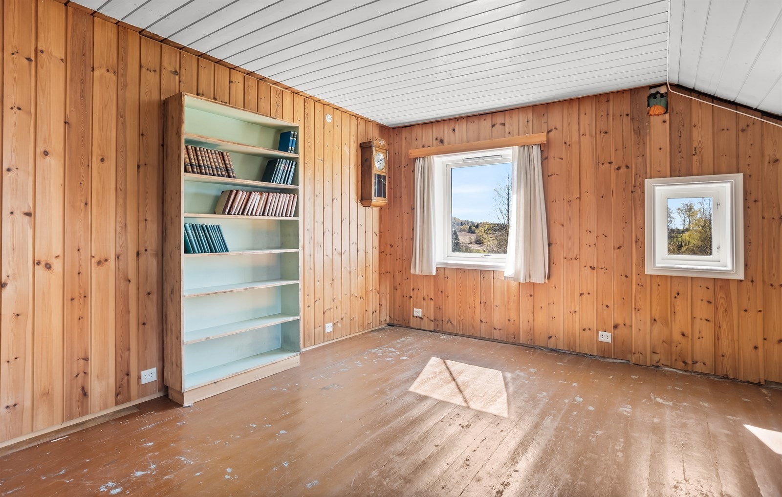 Begge soverommene har rikelig med plass til dobbeltseng, nattbord og garderobeløsninger. Galleribilde