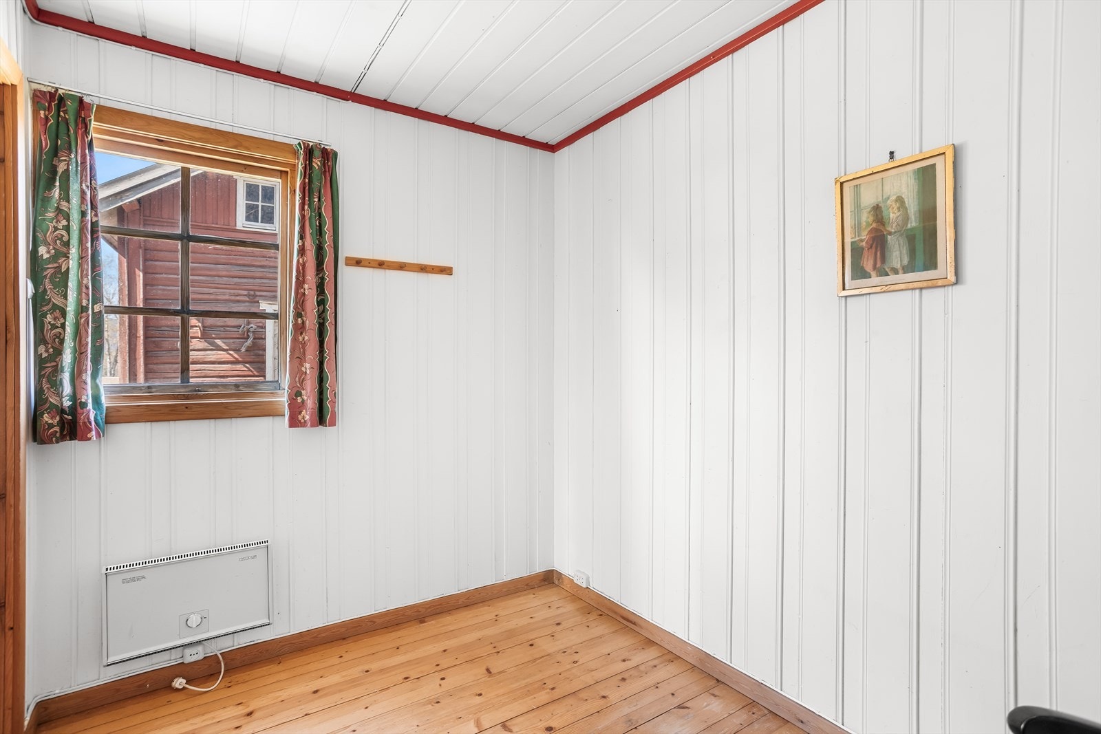 I etasjen finnes det også en romslig bod med gode oppbevaringsmuligheter. Galleribilde