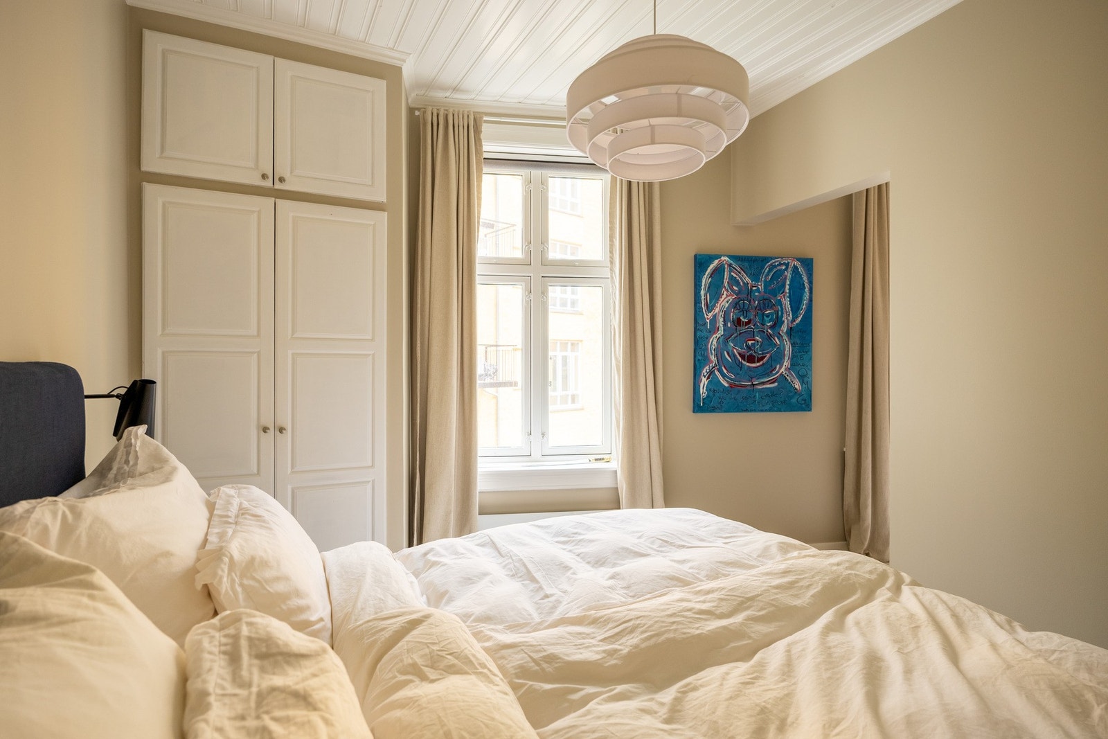 Innebygd garderobe, hvor man har god plass til oppbevaring. Galleribilde