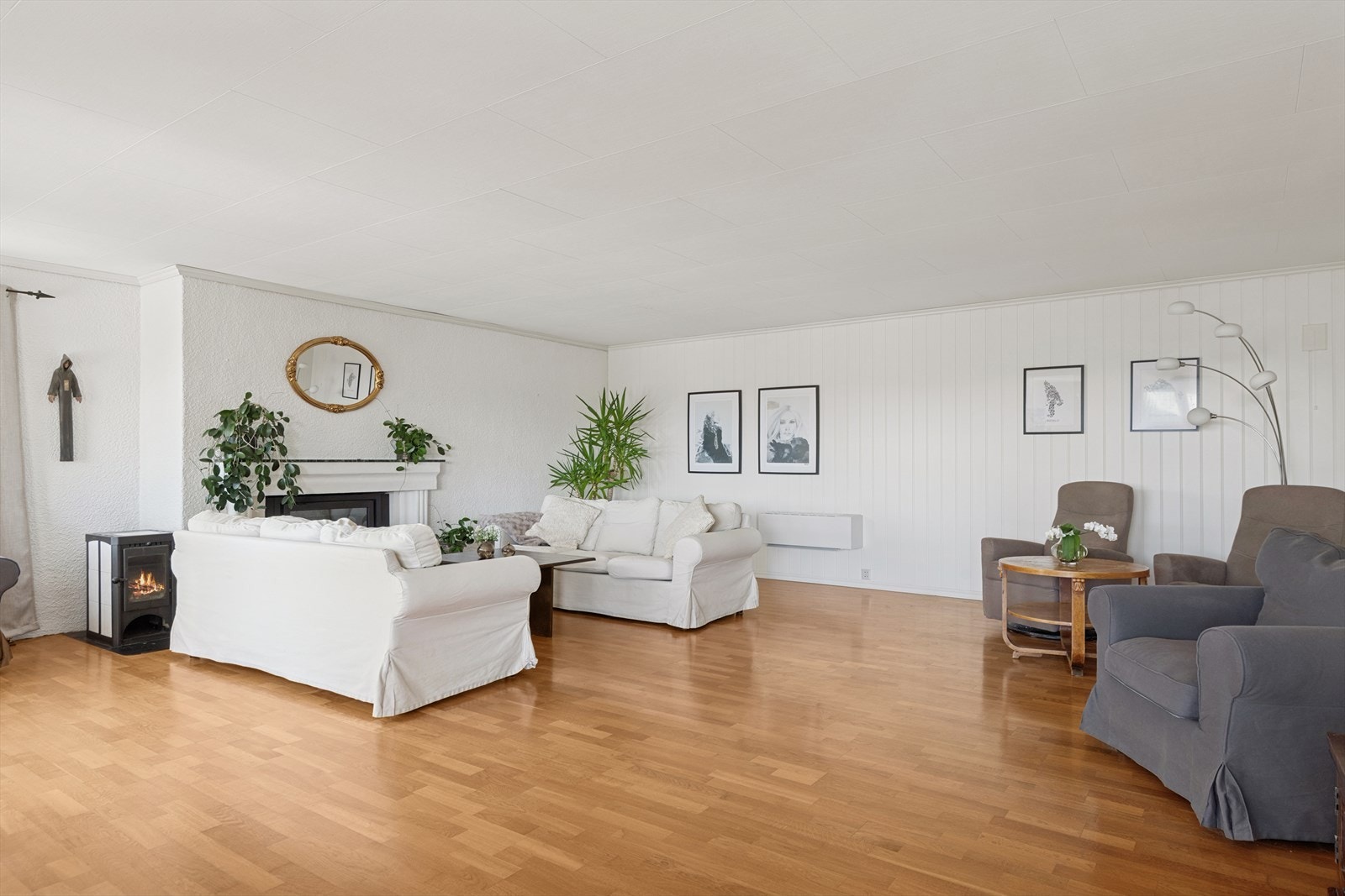 God plass til stor sofagruppe og øvrig møblement. Galleribilde