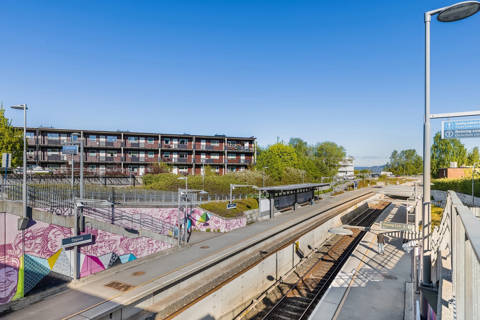 Fra leiligheten er det umiddelbar nærhet til T-bane som tar deg til Oslo sentrum på ca. 15 minutter. Galleribilde
