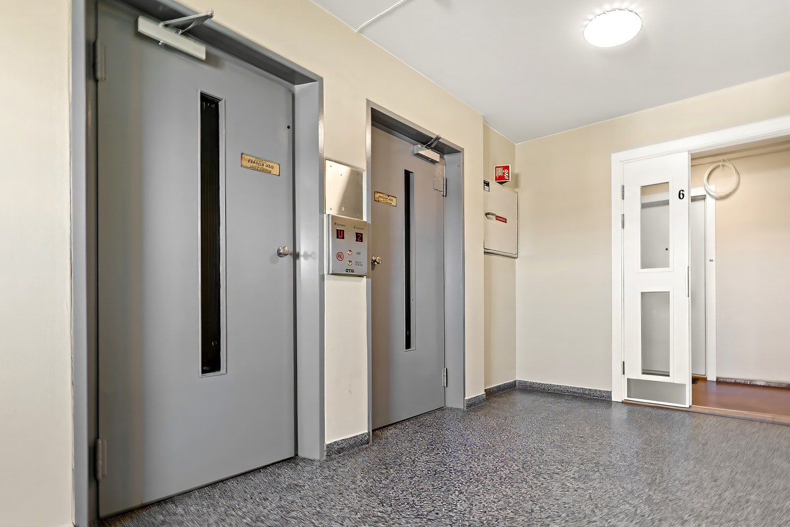Det er heis fra inngangsparti til leilighetsplan. Galleribilde