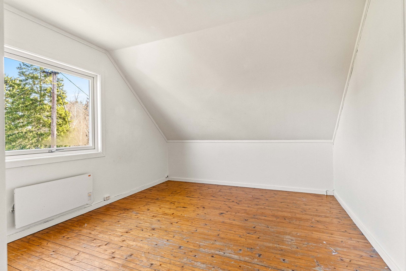 Vinduene i etasjen slipper inn godt med dagslys. Galleribilde