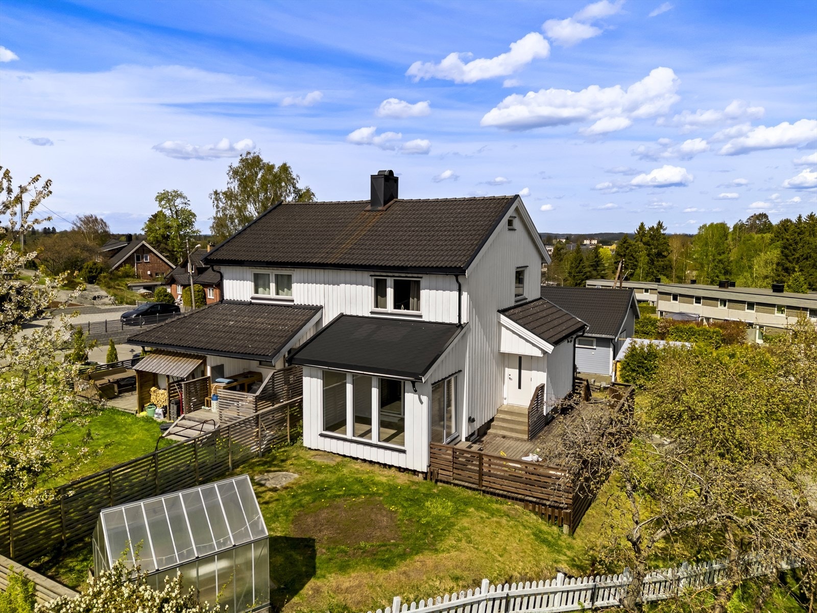 Taket er tekket med betongtakstein. Galleribilde