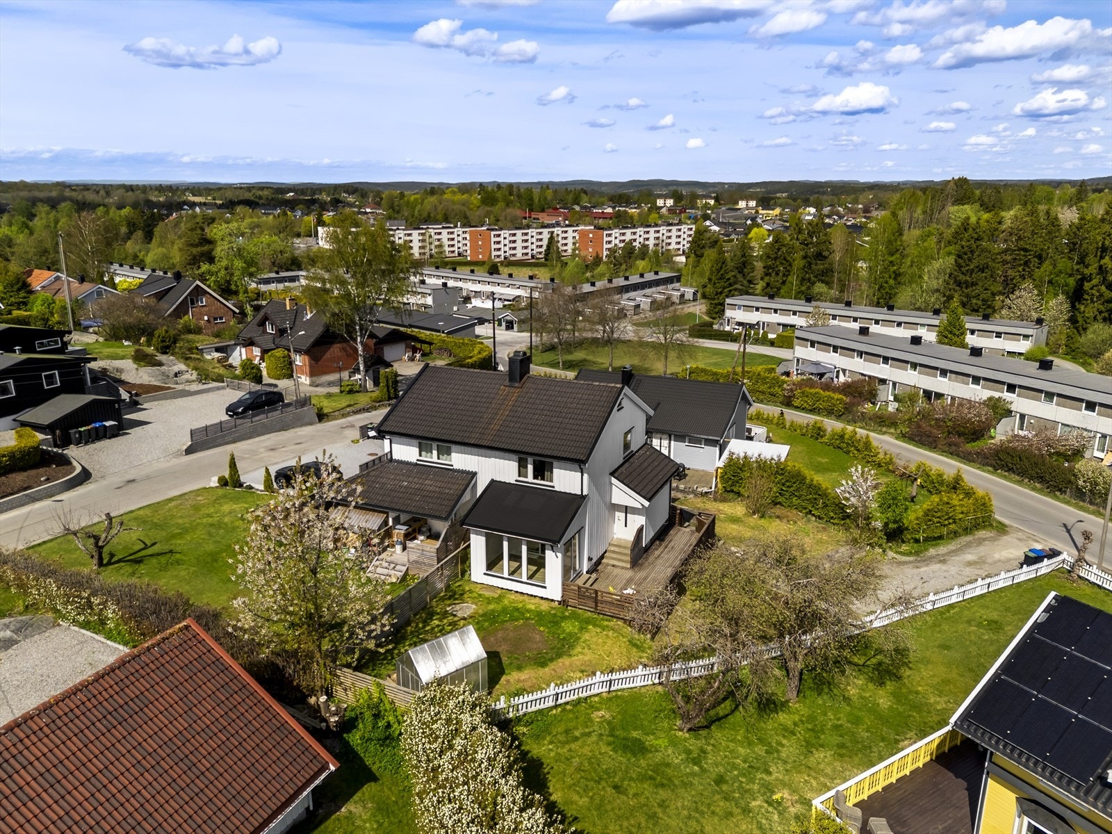 Herfra er det kort vei til det meste, med dagligvarebutikk kun fem minutters gange unna. Galleribilde