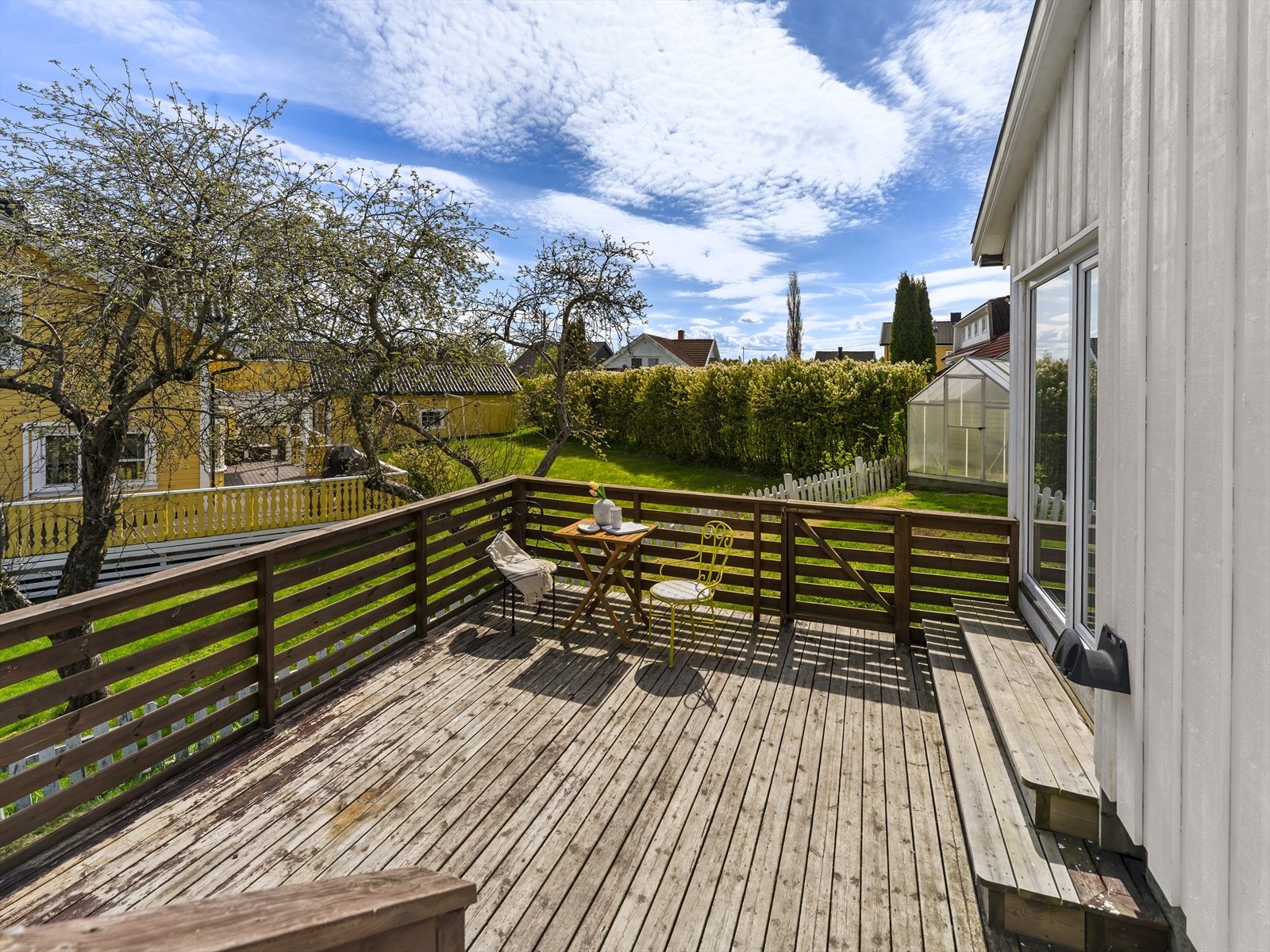Terrassen er en flott forlengelse av stuen på varme dager. Galleribilde