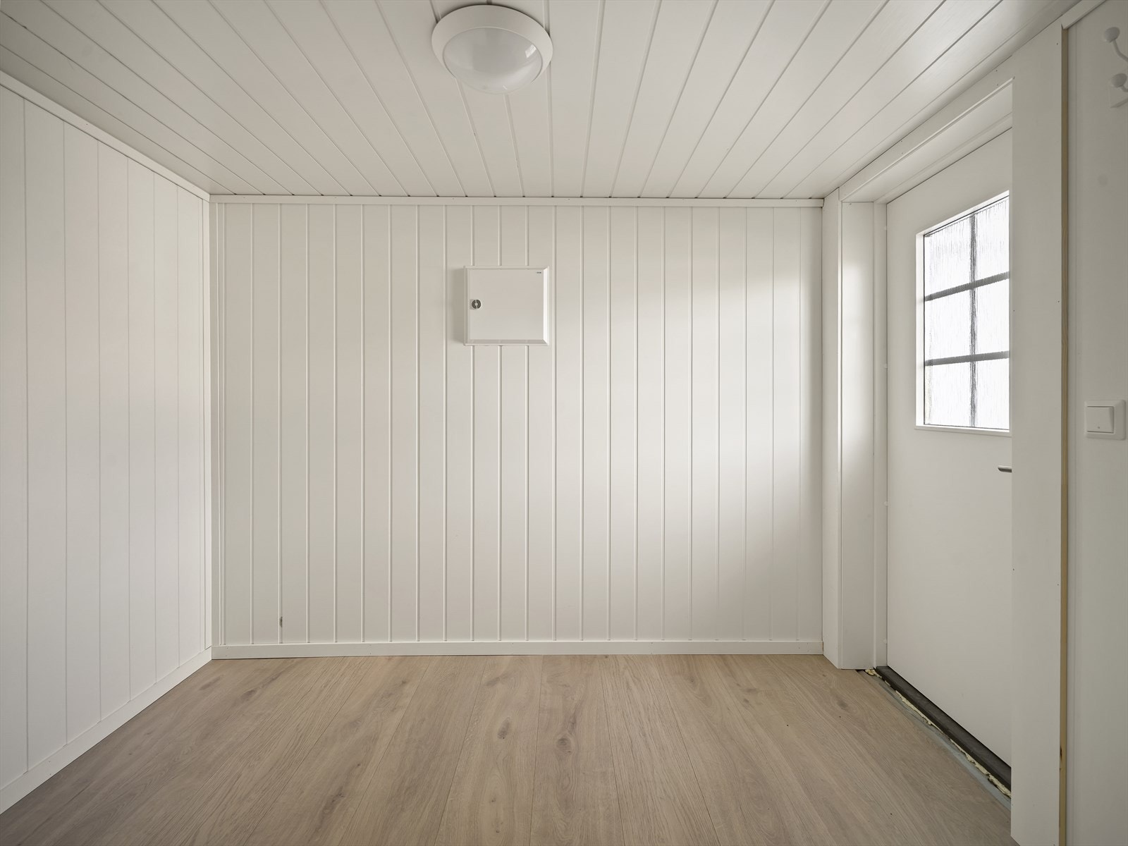 Kjelleretasjen har egen inngang, noe som gir fleksible bruksmuligheter. Galleribilde