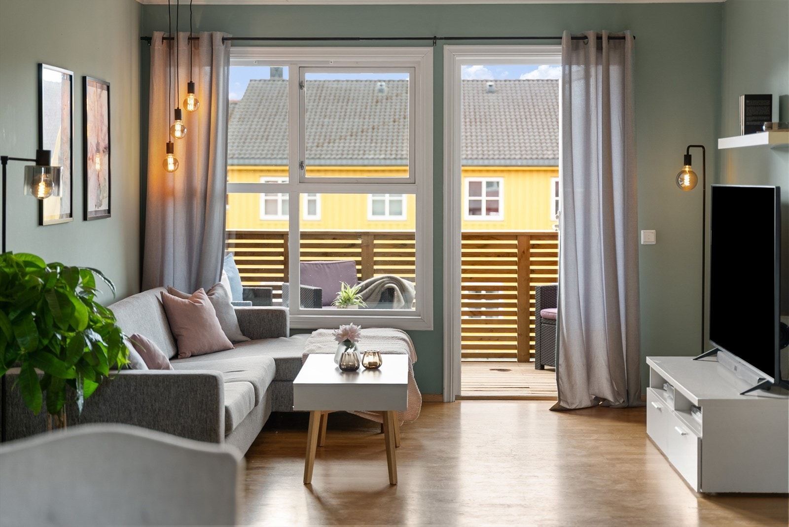 Boligen har behagelig oppvarming via fjernvarme. Galleribilde