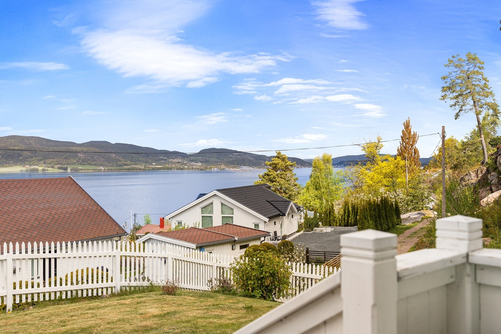 Utsikt mot fjorden! Galleribilde