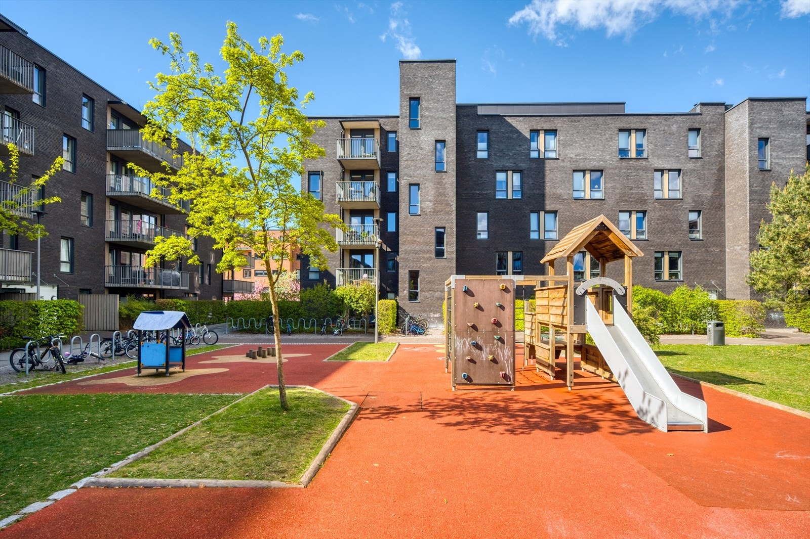 Lekeplass i bilfrie omgivelser - perfekt for de minste! Galleribilde
