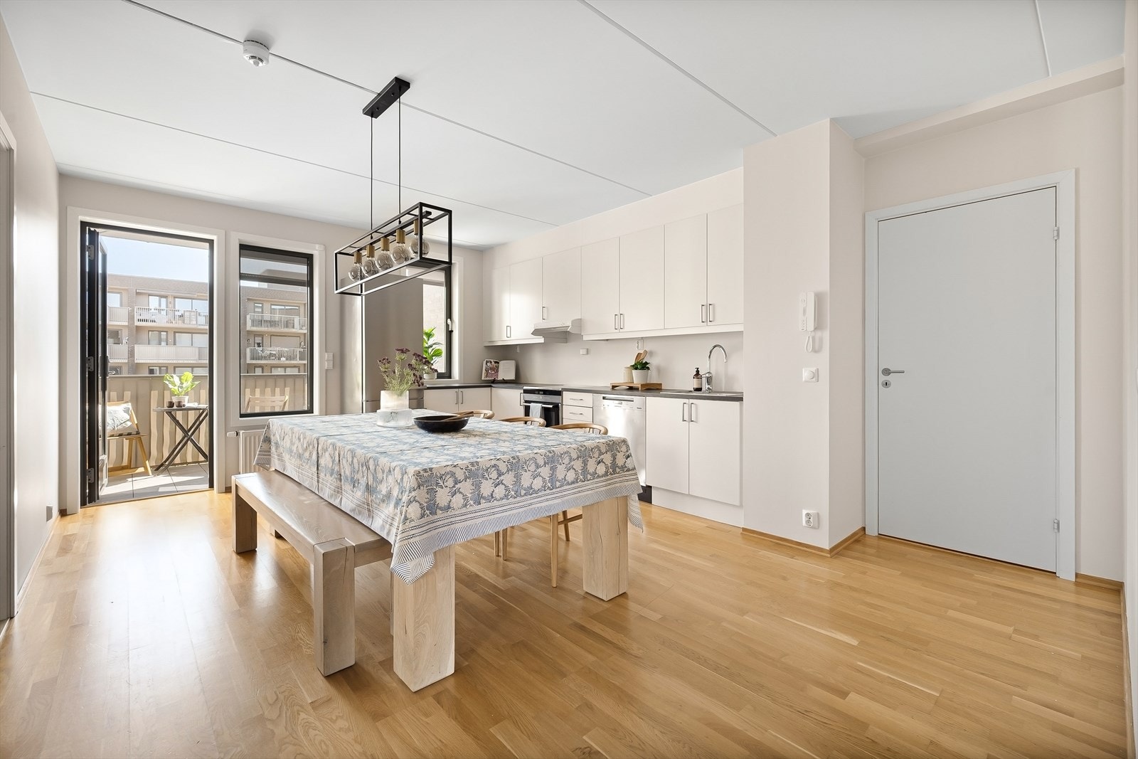 Stort og flott spisekjøkken fra 2014. Galleribilde