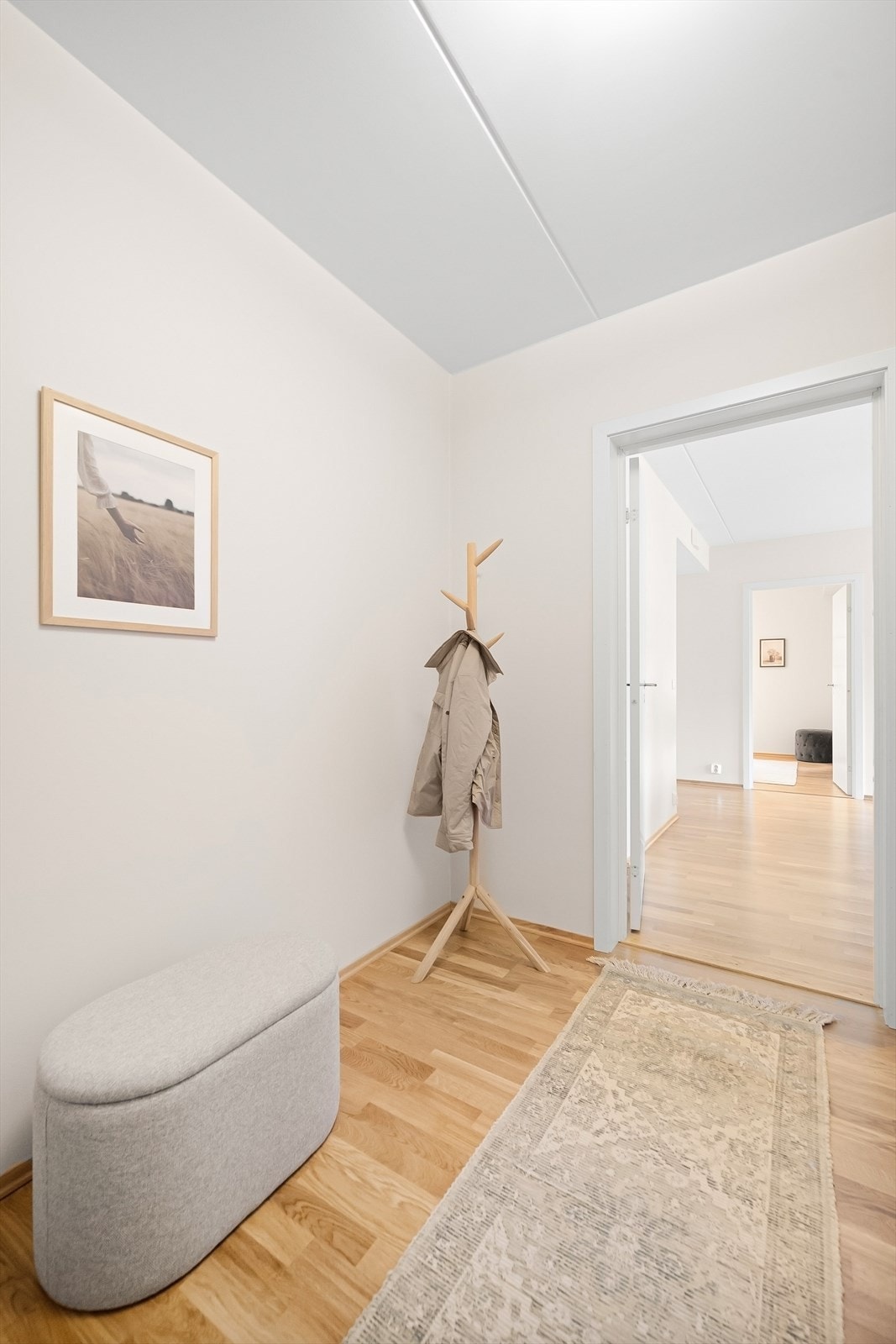 Det er god plass til knagger og skohylle for oppbevaring av yttertøy. Galleribilde