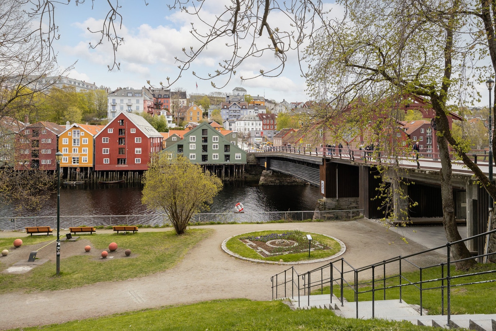 I tillegg til privat veranda har man et rikt utvalg av hyggelige omgivelser i nabolaget. Galleribilde