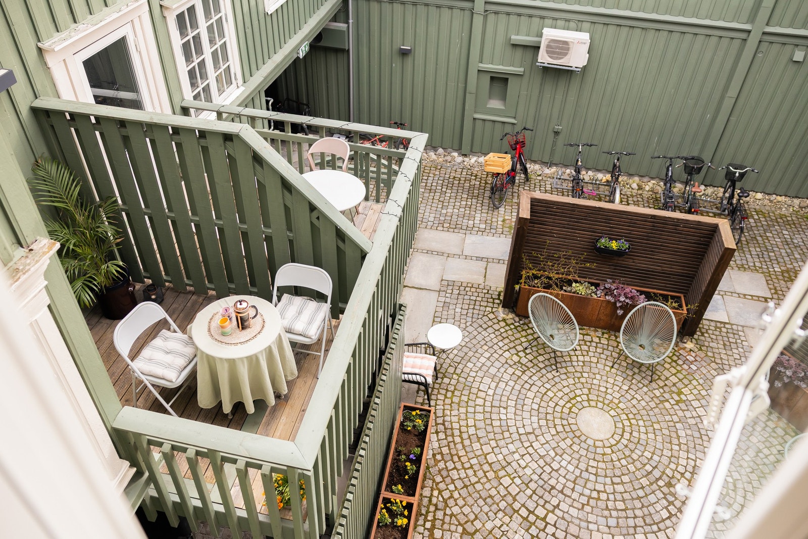 Særdeles sjarmerende og flott 3-roms selveier med urban og attraktiv plassering rett ved Gamle Bybro på Bakklandet. Galleribilde