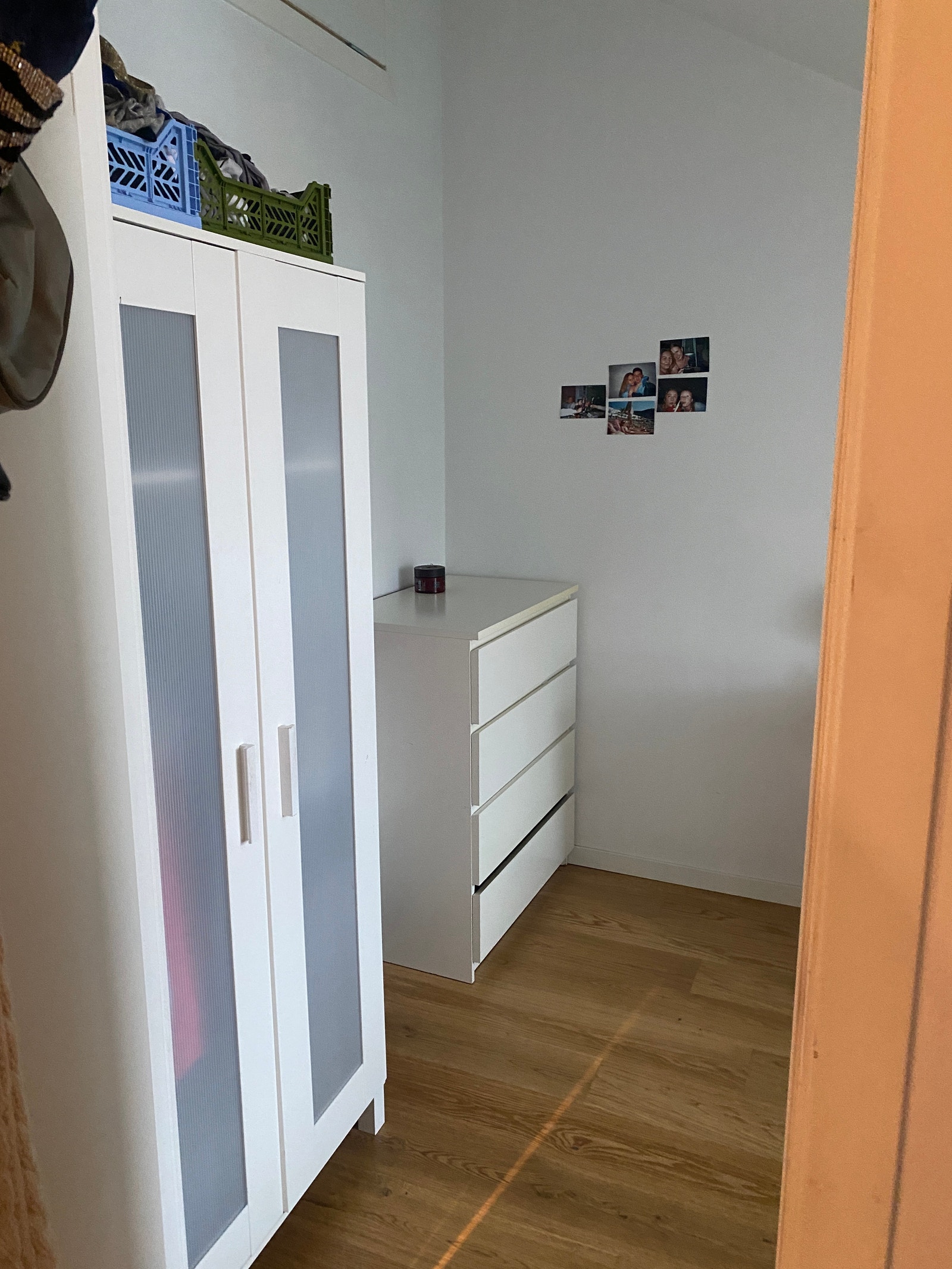 Soverom ved stuen - - Møblert av tidligere beboer Galleribilde