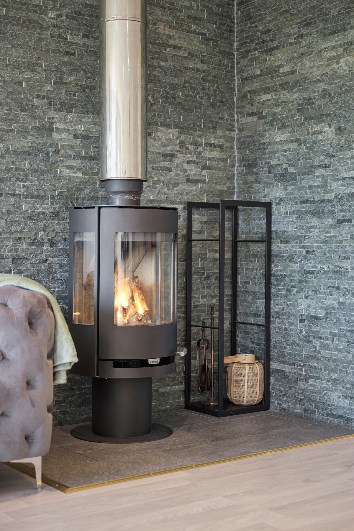 Vedovnen gir godt med varme og hygge på kalde vinterdager. Galleribilde