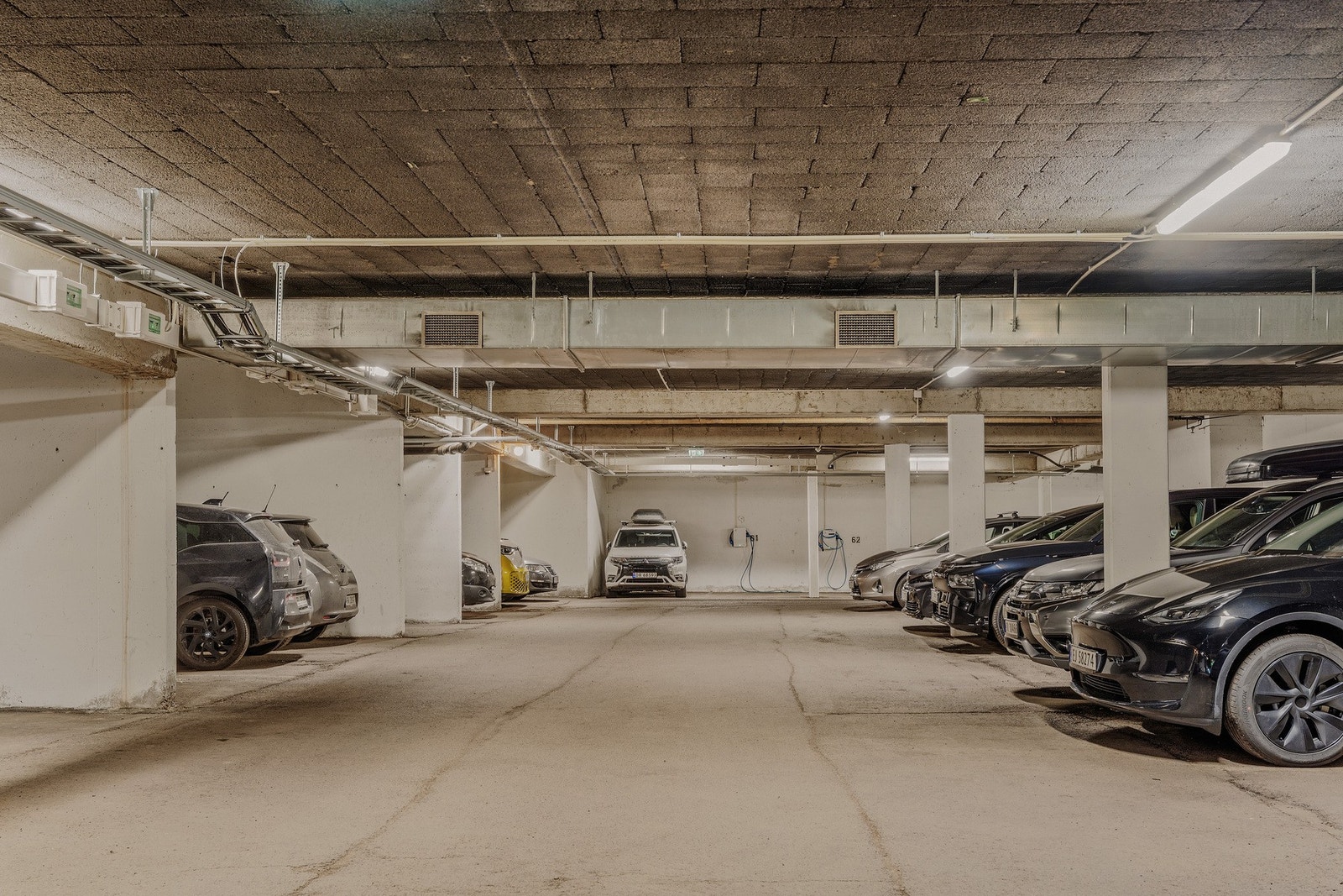 Det er mulig å leie garasjeplass ved oppslag. Galleribilde