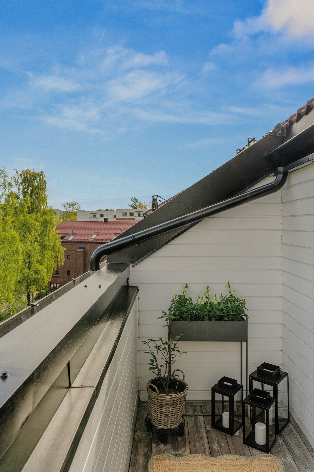 Bare det å kunne sitte ute en varm sommerdag er luksus. Galleribilde