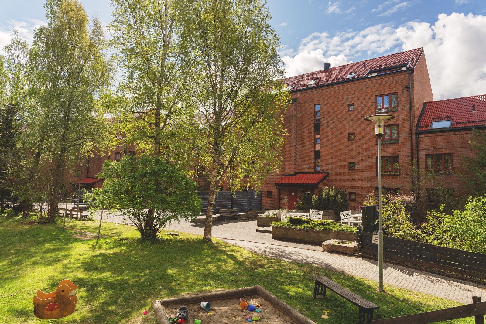 I bakgården finner du flere aktiviteter for store og små. Galleribilde