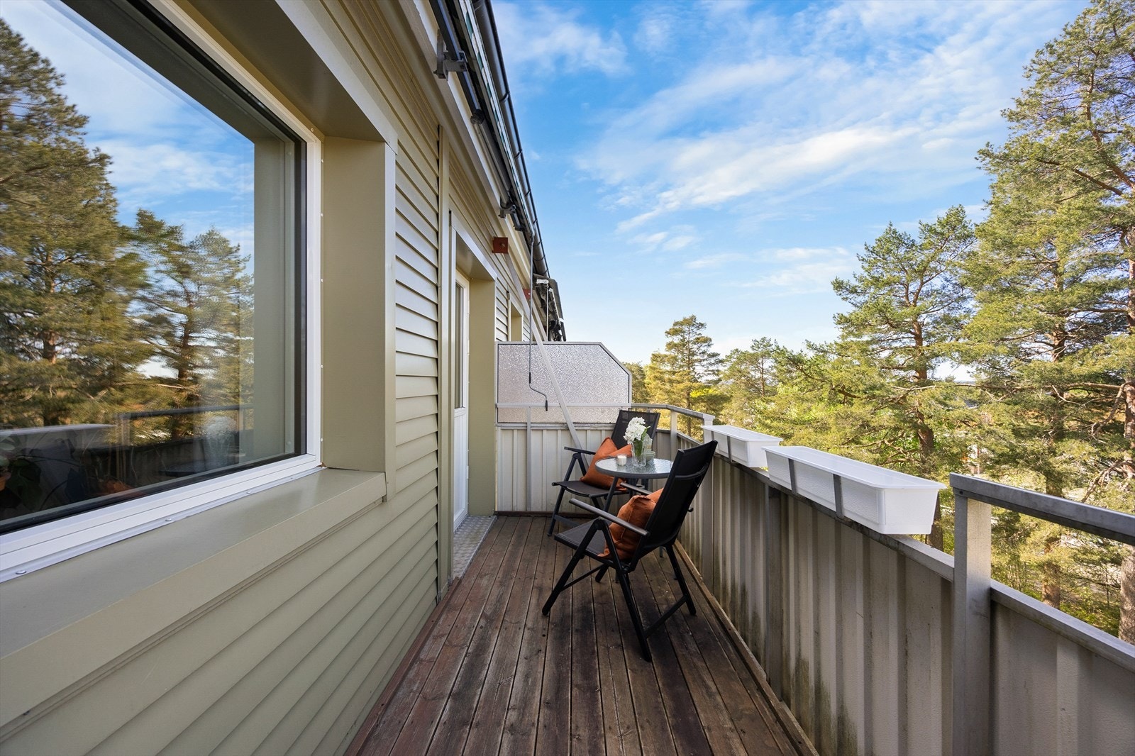 Her er det plass til utemøbler og grill. Galleribilde