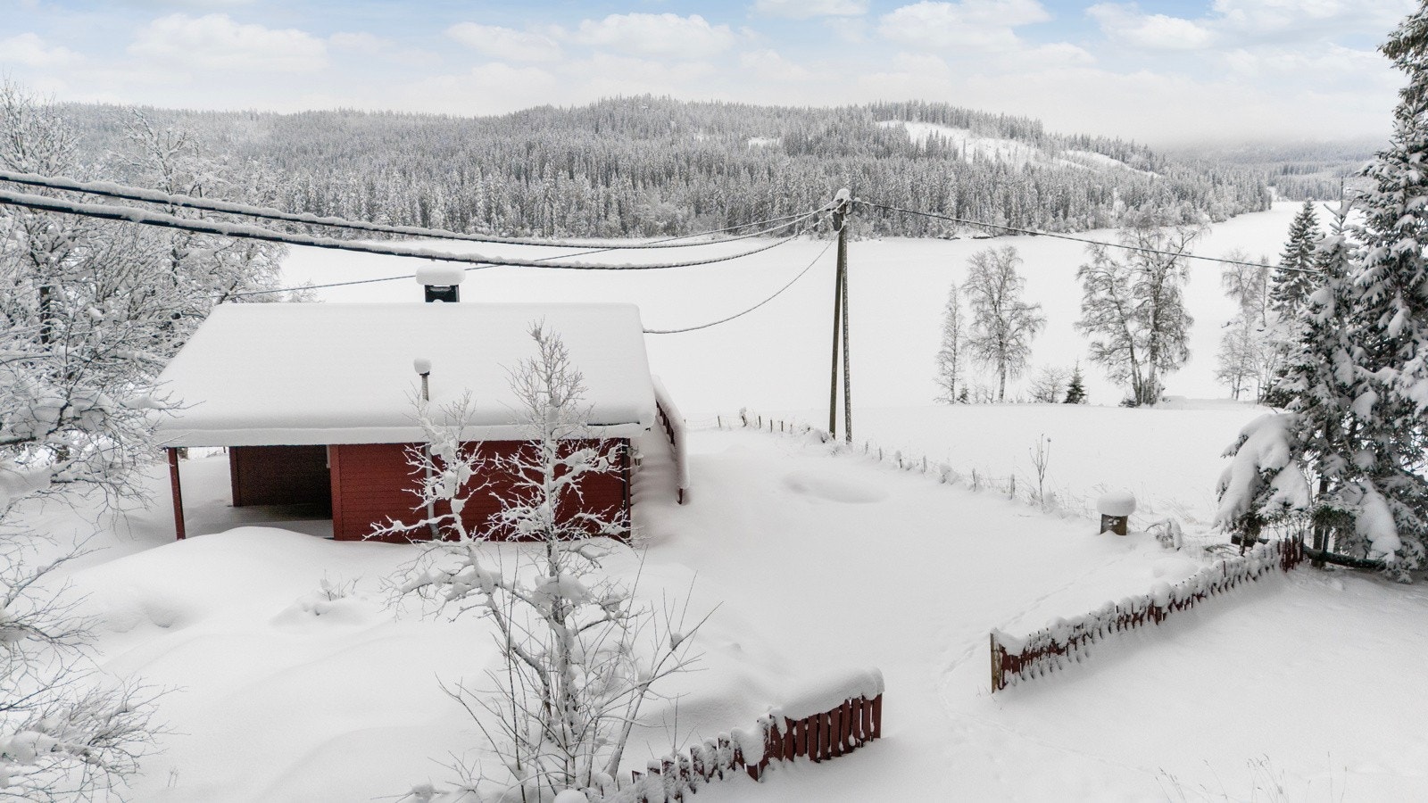 Fritidseiendommen ligger i et etablert og naturskjønt område på populære Mylla, selve indrefileten i Nordmarka. Galleribilde