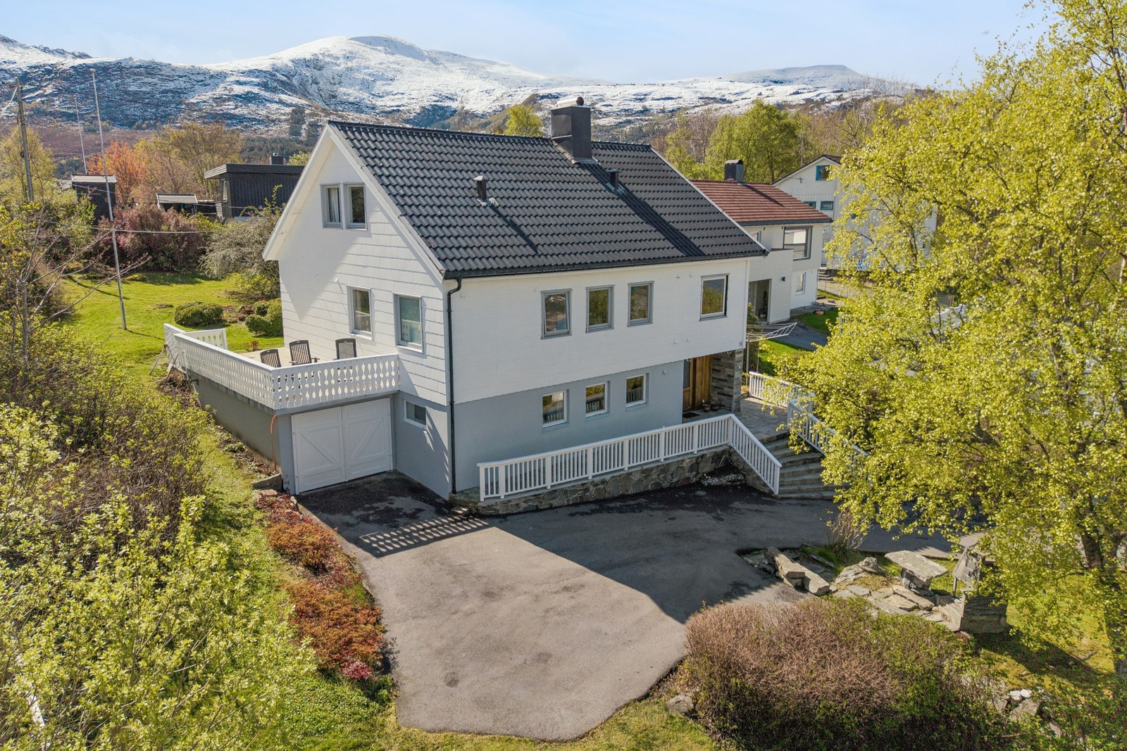 PrivatMegleren presenterer en innholdsrik enebolig med topp beliggenhet og behov for oppgradering. Galleribilde