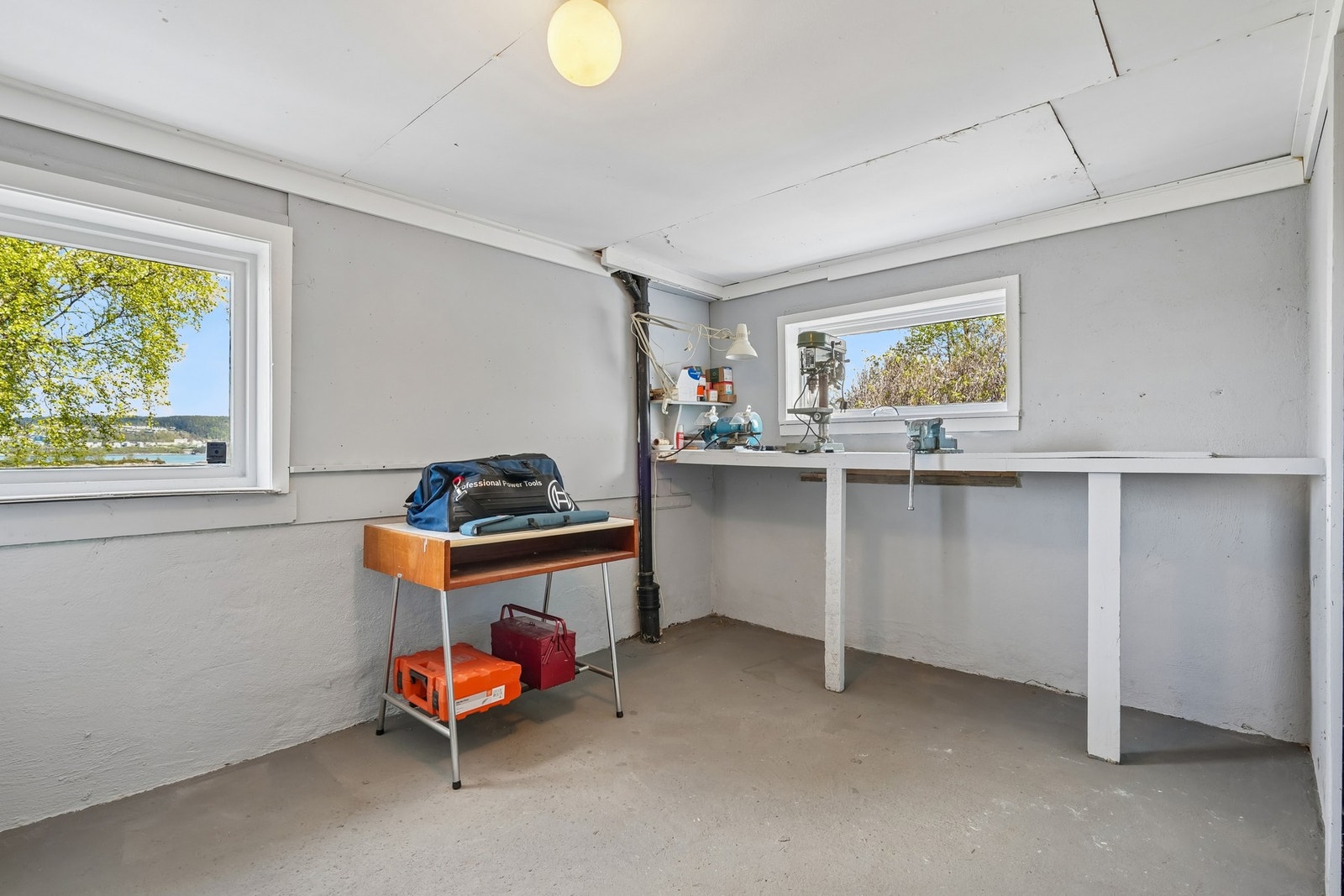 Det er godt med oppbevaringsplass i innvendige boder. Galleribilde
