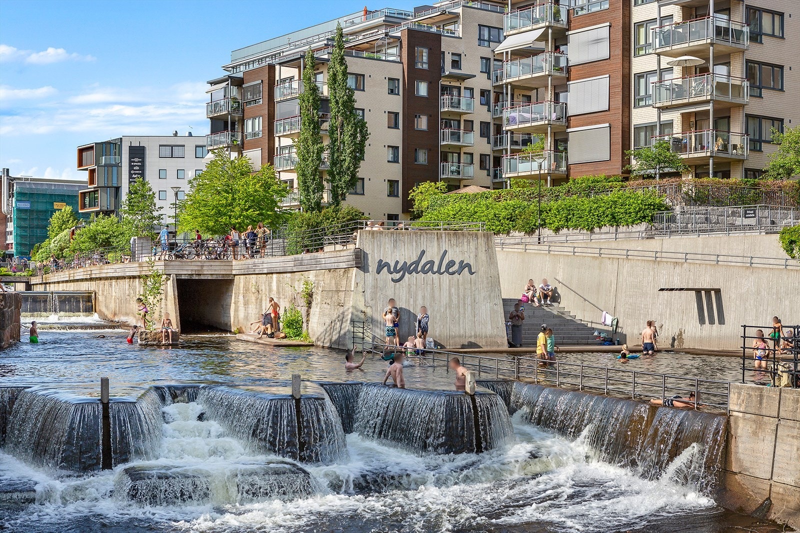Nydalen badeplass ligger 10 minutter til fots fra leiligheten og det er kort vei til ypperlige tur- og treningsfasiliteter, blant annet Maridalen dersom man ønsker rolige sykkelveier. Galleribilde