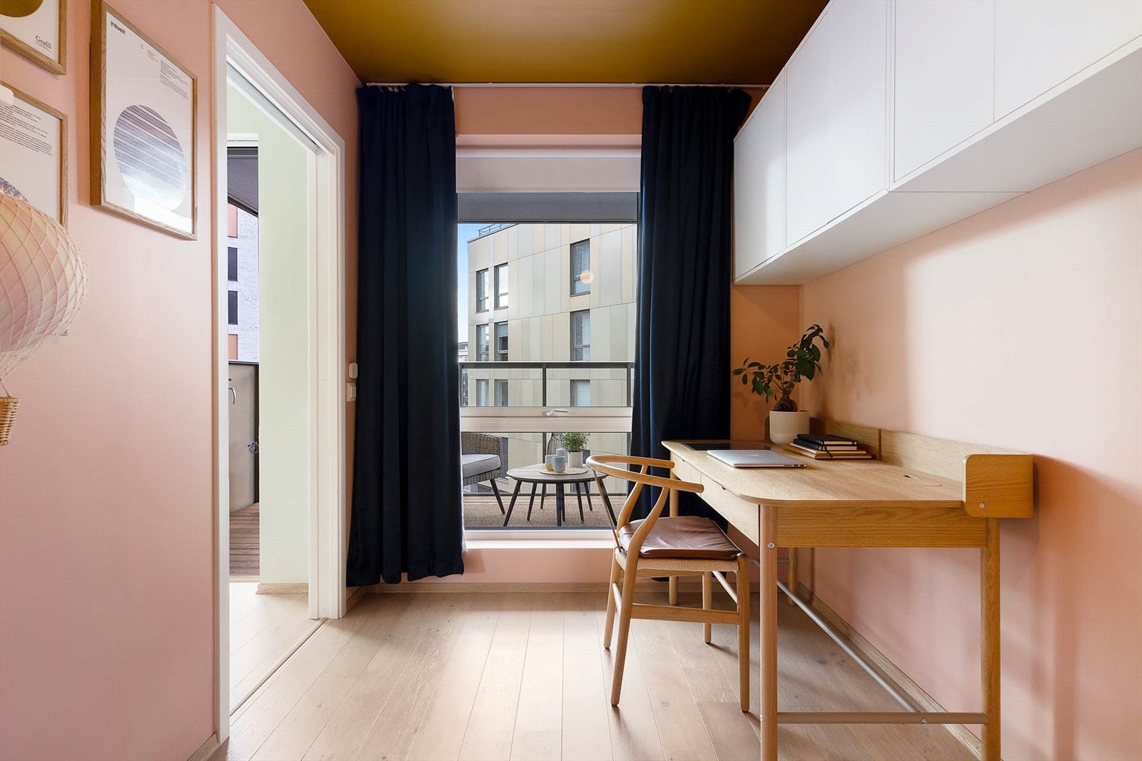 Soverom 2 er også av god størrelse og vender inn mot indre gård. Galleribilde