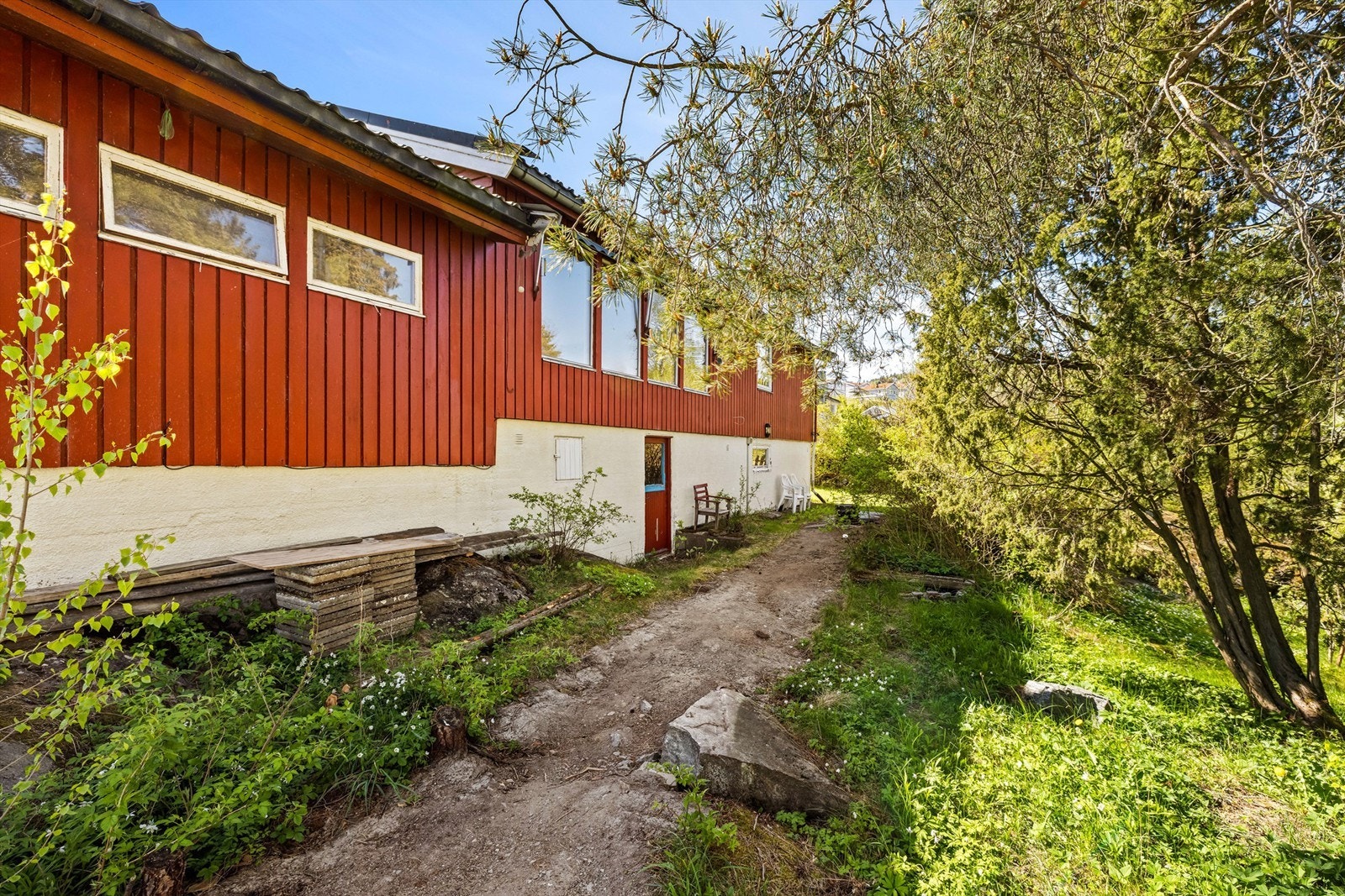 Tomten byr på spennende muligheter for hageentusiasten. Galleribilde