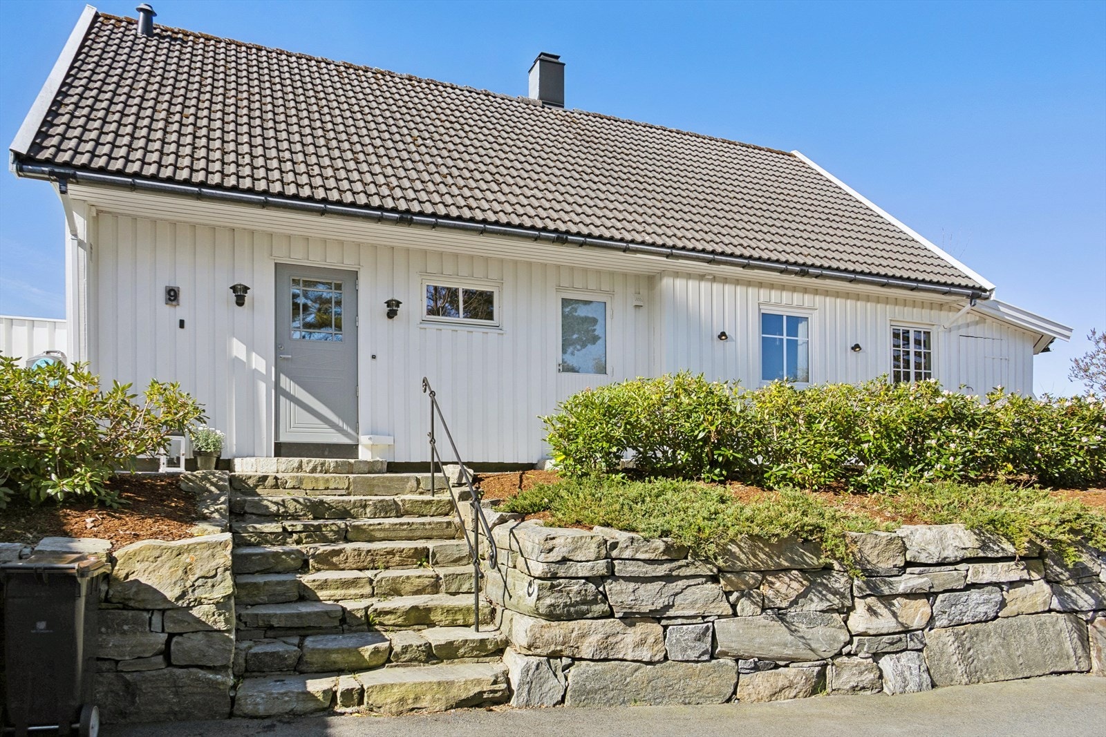 Et hyggelig inngangsparti ønsker deg hjertelig velkommen hjem. Galleribilde